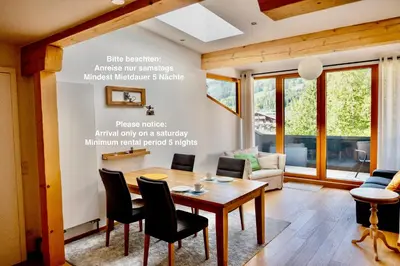 Ein Sitzbereich in der Unterkunft Ferienwohnung Kibach