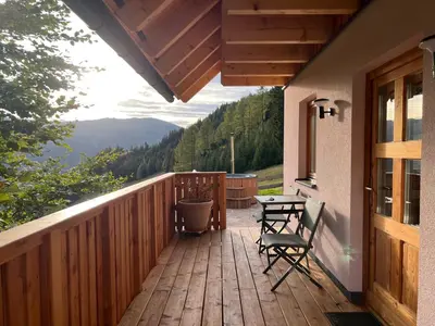Ein allgemeiner Bergblick oder ein Berglick von des Chalets aus