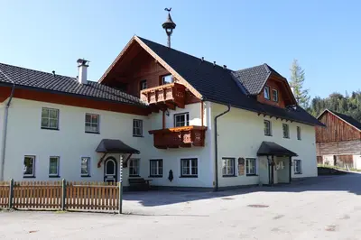 Das Gebäude in dem sich die Ferienwohnung befindet
