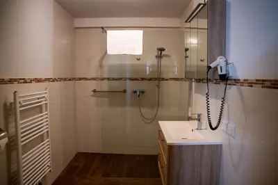 Ein Badezimmer in der Unterkunft Rindis Platzl Apartmenthaus
