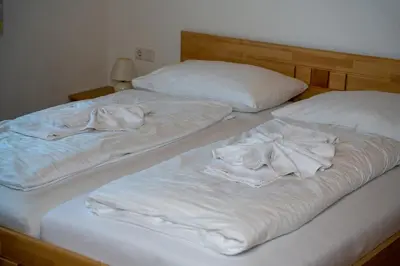 Ein Bett oder Betten in einem Zimmer der Unterkunft Rindis Platzl Apartmenthaus