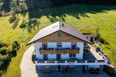 Das Gebäude in dem sich die Ferienwohnung befindet