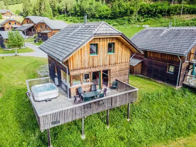 Das Gebäude in dem sich das Chalet befindet