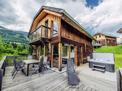 Ein allgemeiner Bergblick oder ein Berglick von des Chalets aus