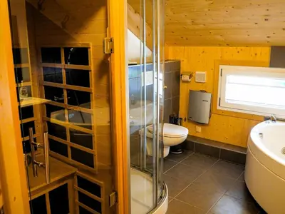 Ein Badezimmer in der Unterkunft Murau 18