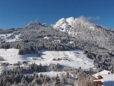 Ein allgemeiner Bergblick oder ein Berglick von der Ferienwohnung aus