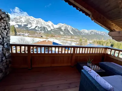 Ein allgemeiner Bergblick oder ein Berglick von der Ferienwohnung aus