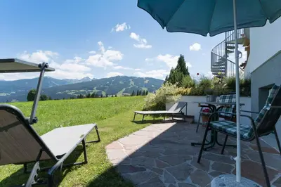 Ein allgemeiner Bergblick oder ein Berglick von der Ferienwohnung aus