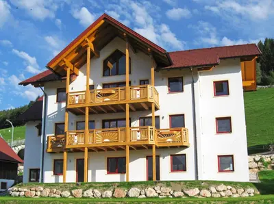 Das Gebäude in dem sich die Ferienwohnung befindet