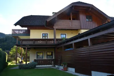 Das Gebäude in dem sich die Ferienwohnung befindet