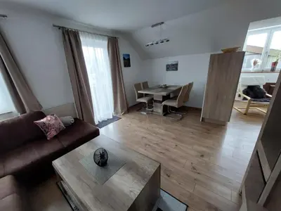 Ein Sitzbereich in der Unterkunft Ferienwohnung Gfrerer Althofen