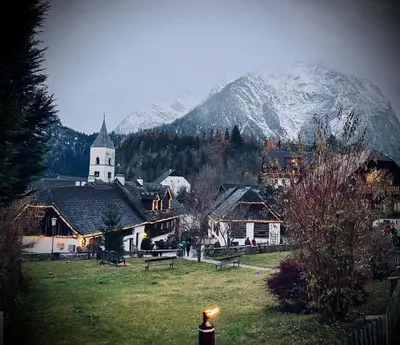 Ein allgemeiner Bergblick oder ein Berglick von der Ferienwohnung aus
