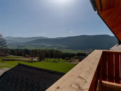 Ein allgemeiner Bergblick oder ein Berglick von der Ferienwohnung aus