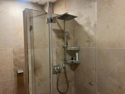 Ein Badezimmer in der Unterkunft Haus Schlatti