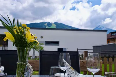 Ein allgemeiner Bergblick oder ein Berglick von der Ferienwohnung aus