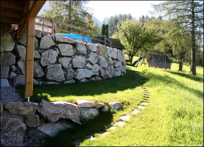Ein Garten an der Unterkunft Kalßnhof
