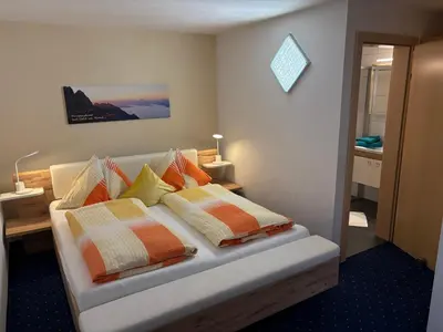 Ein Bett oder Betten in einem Zimmer der Unterkunft Haus Alpenheim