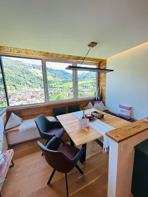 Ein allgemeiner Bergblick oder ein Berglick von der Ferienwohnung aus