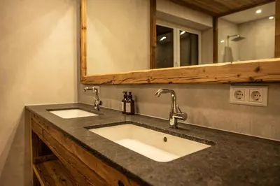 Ein Badezimmer in der Unterkunft Edelweiss Lodge