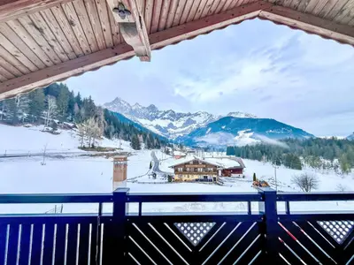 Ein allgemeiner Bergblick oder ein Berglick von der Ferienwohnung aus