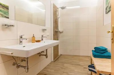 Ein Badezimmer in der Unterkunft Haus König