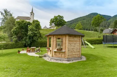 Ein allgemeiner Bergblick oder ein Berglick von der Ferienwohnung aus