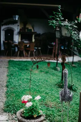 Ein Garten an der Unterkunft Pension Leprich