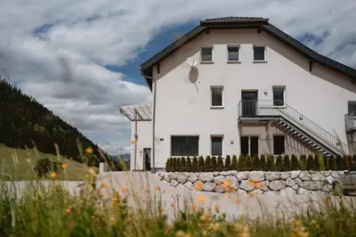 Das Gebäude in dem sich die Ferienwohnung befindet