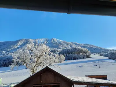 Ein allgemeiner Bergblick oder ein Berglick von der Ferienwohnung aus