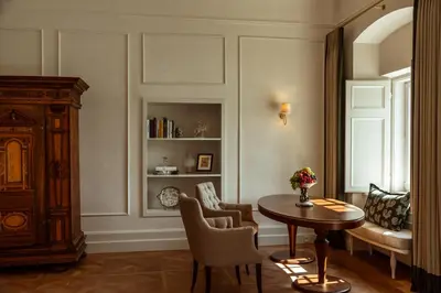 Ein Sitzbereich in der Unterkunft Rosewood Schloss Fuschl