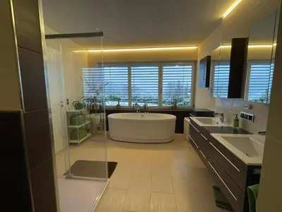Ein Badezimmer in der Unterkunft Modernes Haus mit super Aussicht