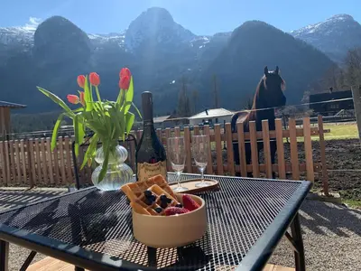 Ein allgemeiner Bergblick oder ein Berglick von der Ferienwohnung aus