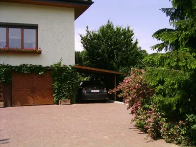 Das Gebäude in dem sich das Privatzimmer befindet