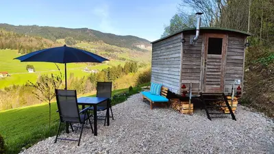 Ein allgemeiner Bergblick oder ein Berglick von des Ferienhauses aus