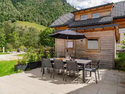 Ein allgemeiner Bergblick oder ein Berglick von des Chalets aus