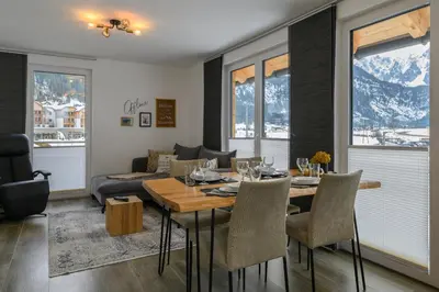 Ein allgemeiner Bergblick oder ein Berglick von der Ferienwohnung aus