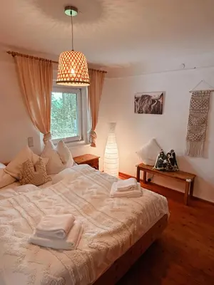Ein Bett oder Betten in einem Zimmer der Unterkunft CHILLHAUS Pear Mountain by AA Holiday Homes