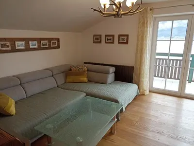 Ein Sitzbereich in der Unterkunft Ferienwohnung Mayrhofer