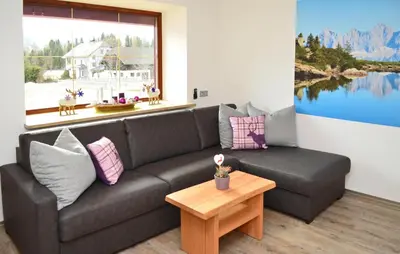 Ein Sitzbereich in der Unterkunft Chalet In Mariapfarr