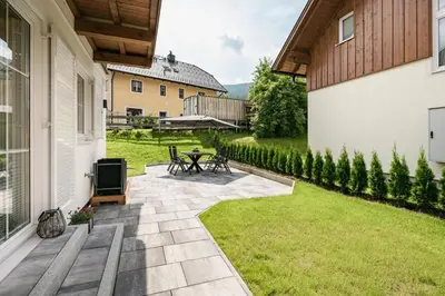 Ein Garten an der Unterkunft Pistenblick Lodge