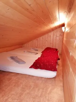 Ein Bett oder Betten in einem Zimmer der Unterkunft Stoderhütte