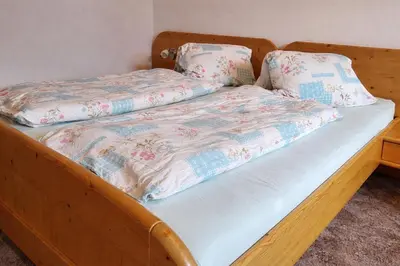 Ein Bett oder Betten in einem Zimmer der Unterkunft Ferienwohnung Fliegenpilz