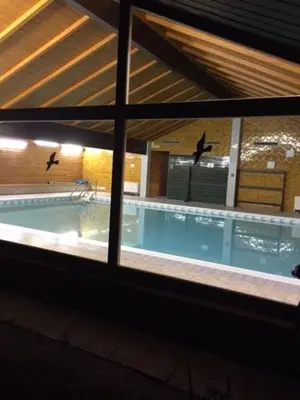 Der Swimmingpool an oder in der Nähe von Big apartment, 72m2, still good skiing , swimming pool inhouse , table tennis, therme