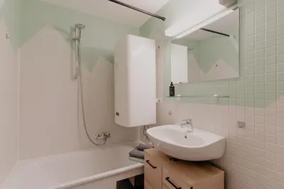Ein Badezimmer in der Unterkunft Hike & Ski-in Ski-out Mountain View Apartment for Family & Friends
