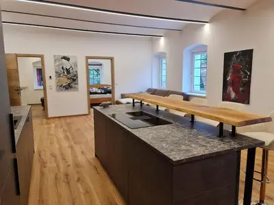 Küche/Küchenzeile in der Unterkunft Historischer Gutshof, Bogensportzentrum Kremstal