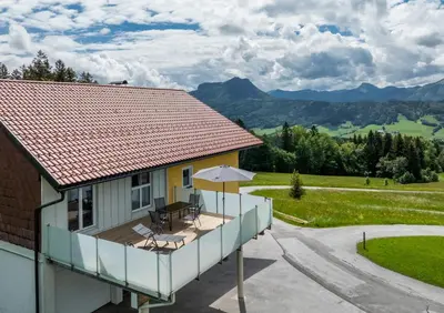 Ein allgemeiner Bergblick oder ein Berglick von der Ferienwohnung aus