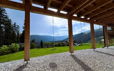 Ein allgemeiner Bergblick oder ein Berglick von des Ferienhauses aus