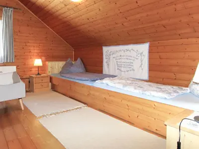 Ein Bett oder Betten in einem Zimmer der Unterkunft Chalet Fischerhütte by Interhome