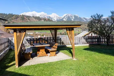 Ein allgemeiner Bergblick oder ein Berglick von der Ferienwohnung aus