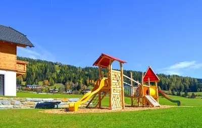 Ein Kinderspielbereich in der Unterkunft Ferienwohnung In Weißpriach